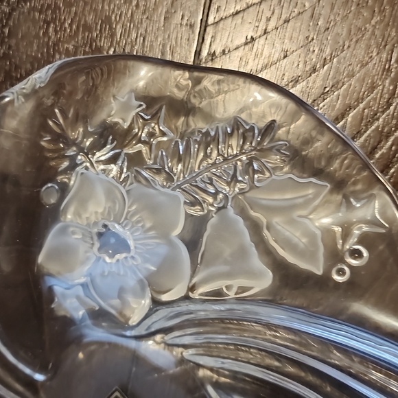 Mikasa swirl serving platter Christmas theme - Picture 6 of 6